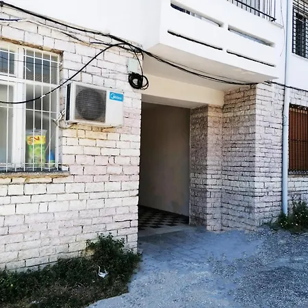 Castle View Апартаменты Гирокастра